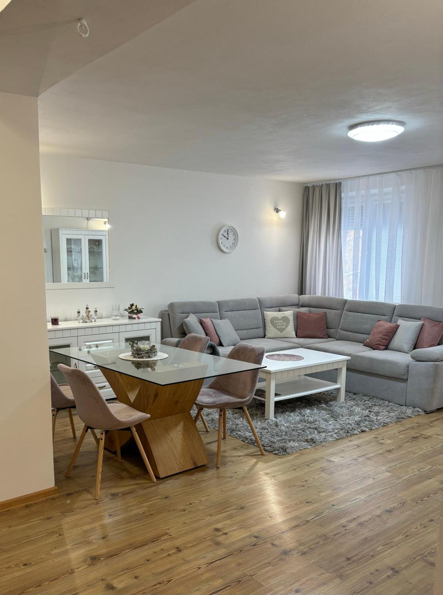 City Heart Luxury Apartment Nové Zámky Екстериор снимка