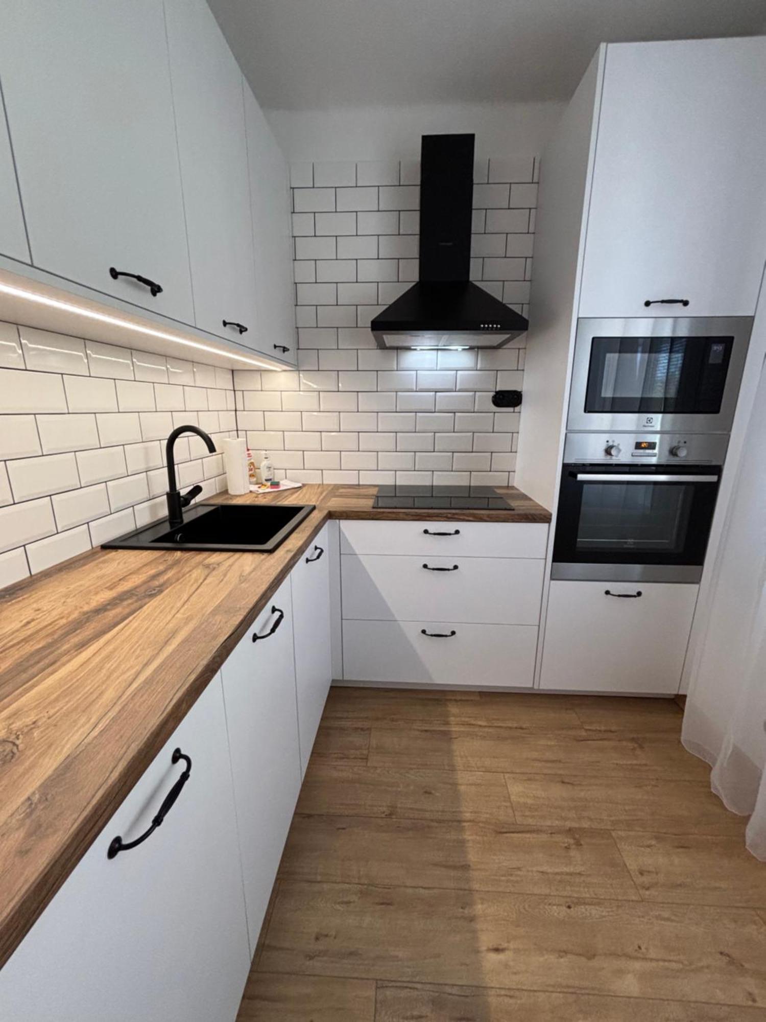 City Heart Luxury Apartment Nové Zámky Екстериор снимка